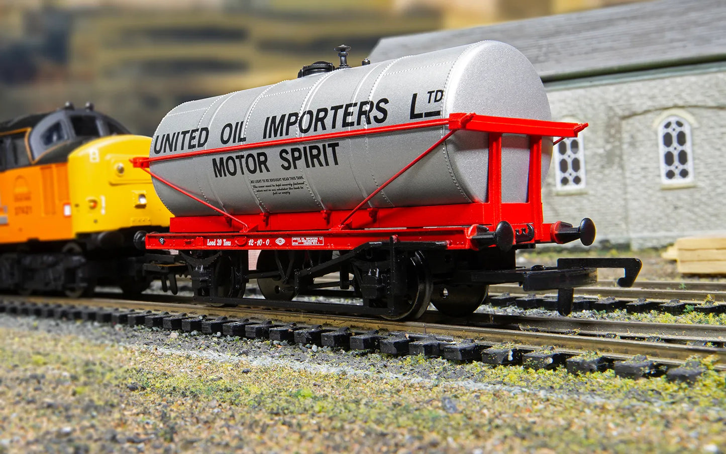 Hornby R60293 United Oil Importers - 20t Tanker Wagon