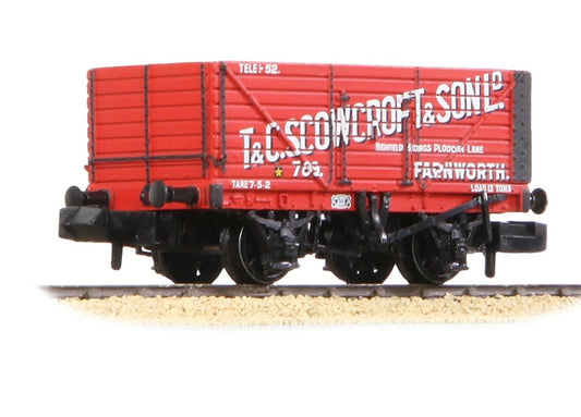Graham Farish 8 Plank Wagon End Door 'T & C. Scowcroft & Son Ltd' Red 377-130