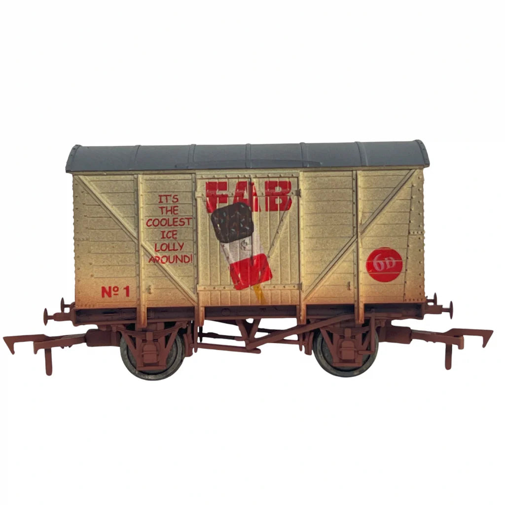 4F-012-054 OO Gauge Ventilated Van Fab Lolly No1 Weathered