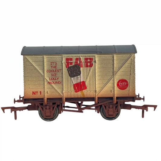 4F-012-054 OO Gauge Ventilated Van Fab Lolly No1 Weathered