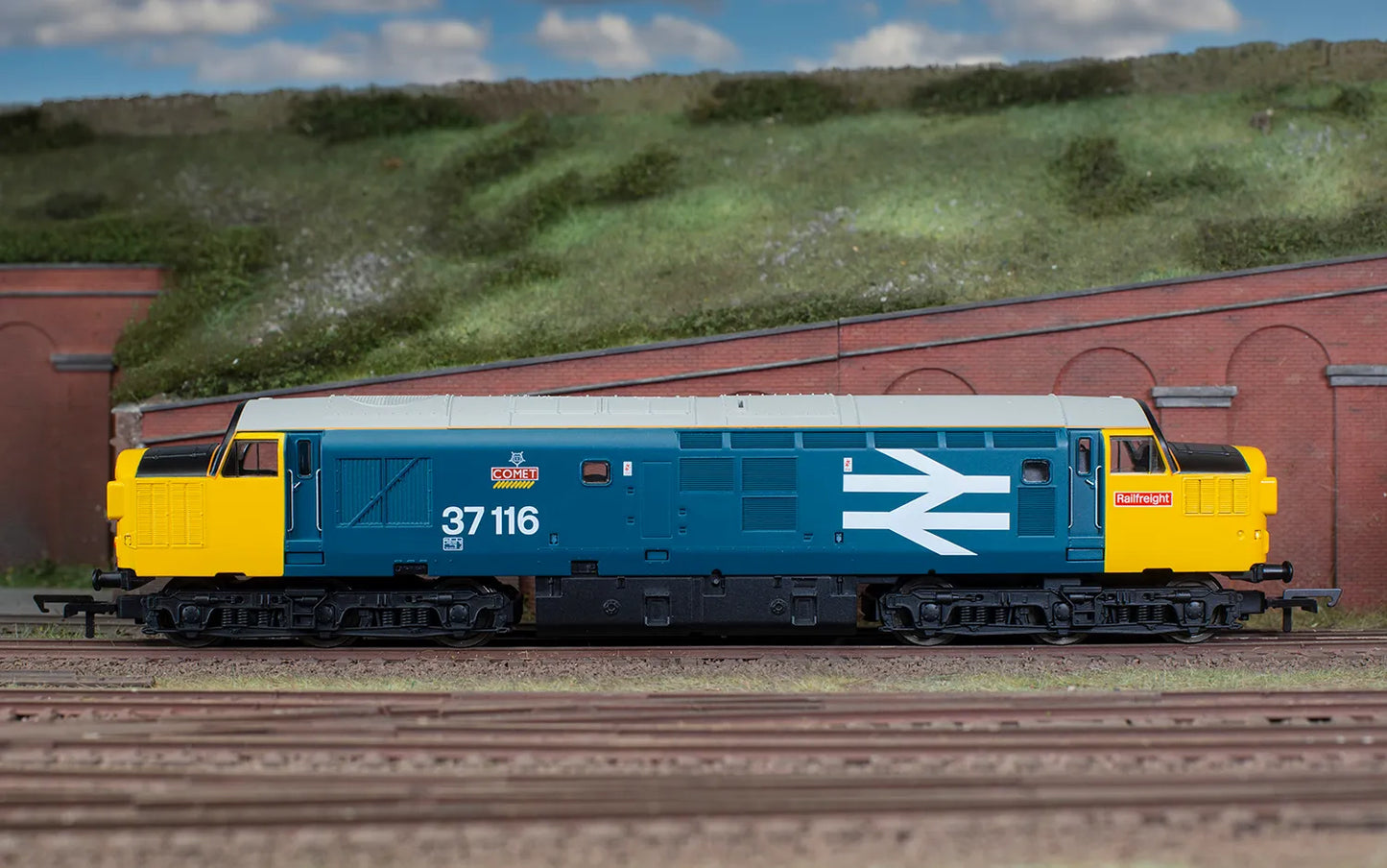 Hornby R30185 RailRoad Plus BR, Class 37, Co-Co, 37116 'Comet'- Era 8
